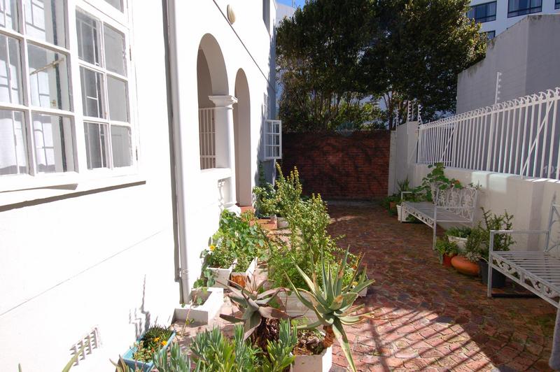 To Let 2 Bedroom Property for Rent in Bantry Bay Western Cape
